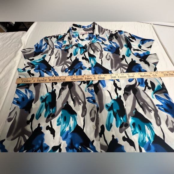 JOANNA PLUS SHORT CAP SLEEVE BUTTON UP BLOUSE. SIZE 2X. POLYESTER.  BEAUTIFUL - Picture 3 of 6